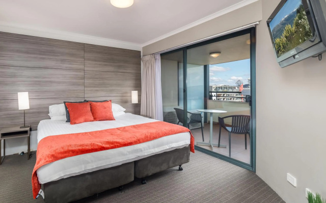 2BR 2Bath L8 Executive Apartment, in City Centre