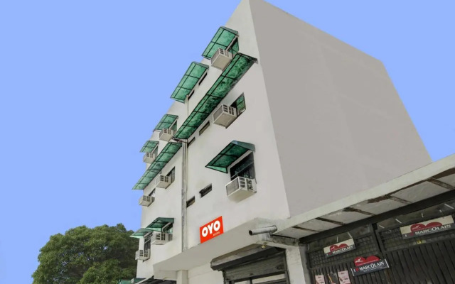 OYO Flagship 80478C Yadav Residency