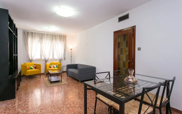 Spacious & Quiet 4 Bedroom Apartment