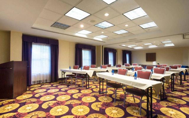 Comfort Suites near Birkdale Village- Huntersville