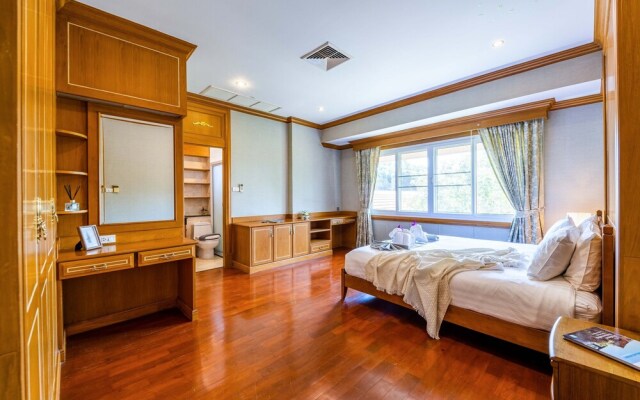 Luxury 6 Bed Mansion - CAS