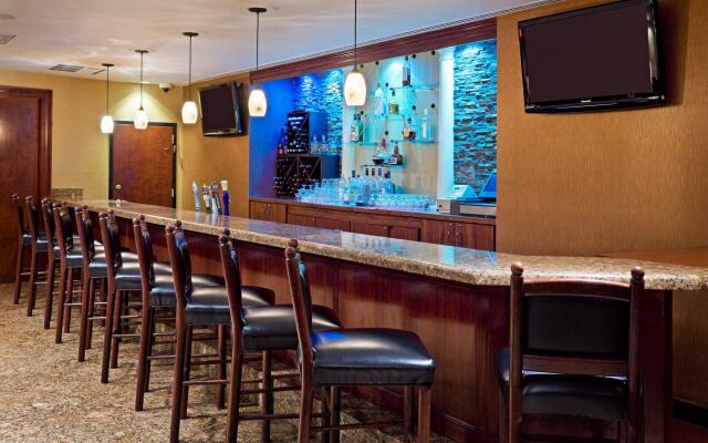 Crowne Plaza Edison by IHG