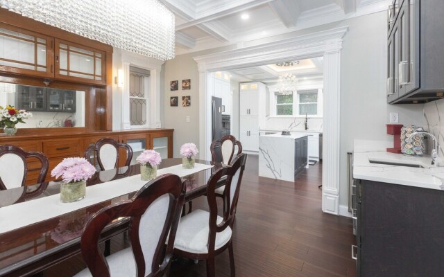 4 BDR Lake Geneva Estate Across From Beach!