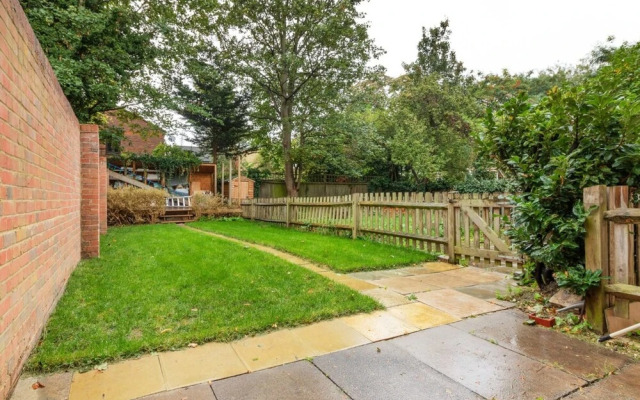 Airy, Spacious 1-bed apt With Garden in Brixton