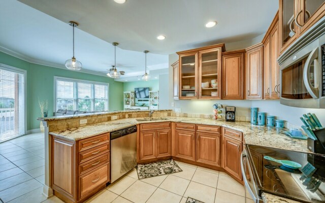 Penthouse Luxury - Exquisite Oceanside Condo