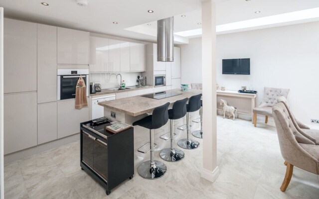 Beautiful 4-bed House in Notting Hill