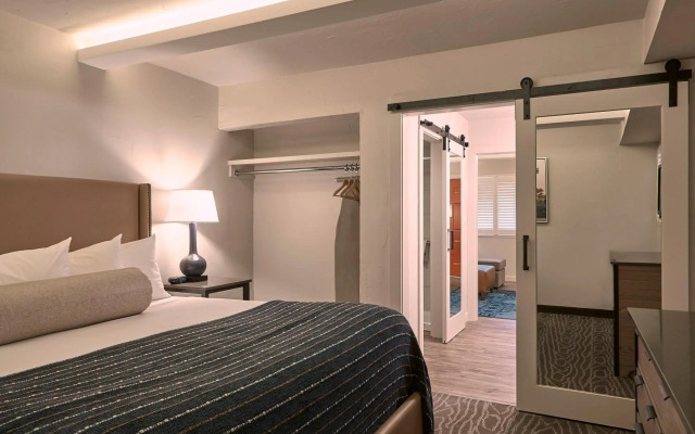 Fredericksburg Inn & Suites