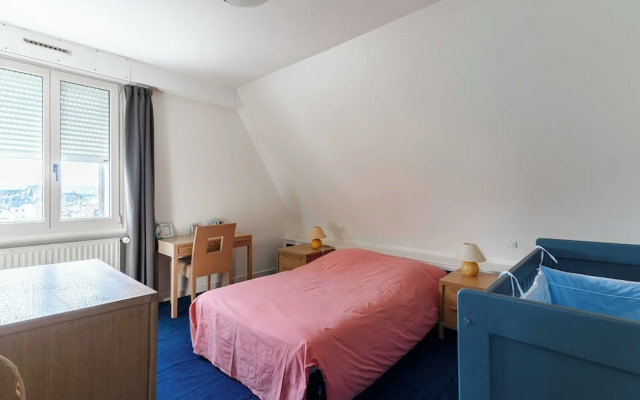 The Benervilloise Villa With its Feet in the Water