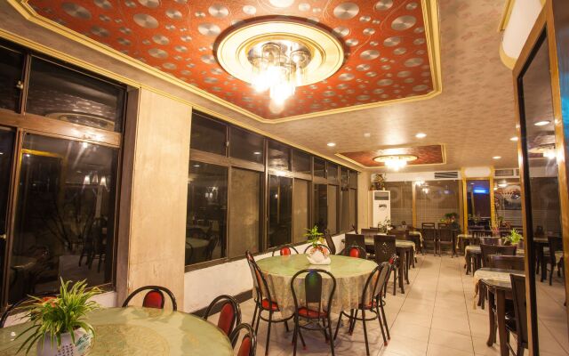 Chiayi Crown Hotel