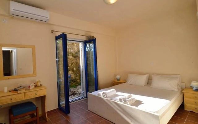 Iris Stone house/amazing view/1km to the beach