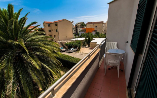 Cobra - Excellent Location - A1