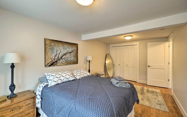 Cute Grand Haven Apartment: Walk Downtown Streets!