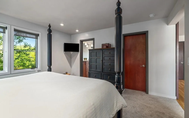 Blackhawk 2817 4 Bedroom Townhouse by RedAwning