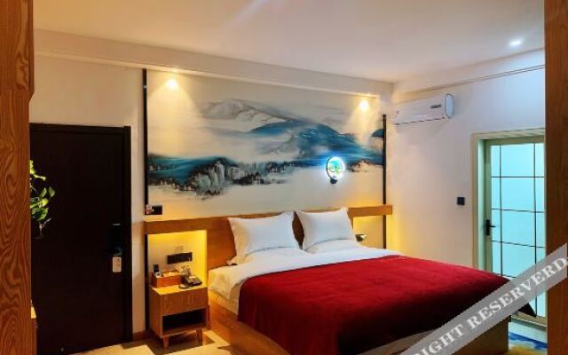 Tianyi Journey Hotel (Zhoukou Huaiyang Aquarium)