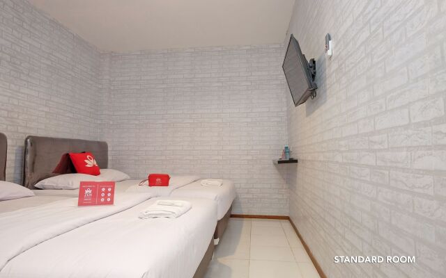 ZEN Rooms B Walk Batu
