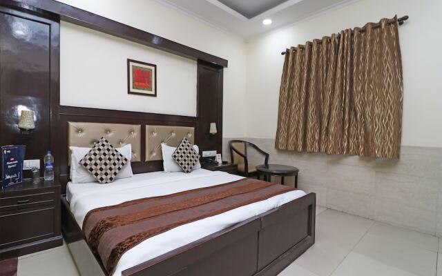 OYO 377 Hotel Excellent