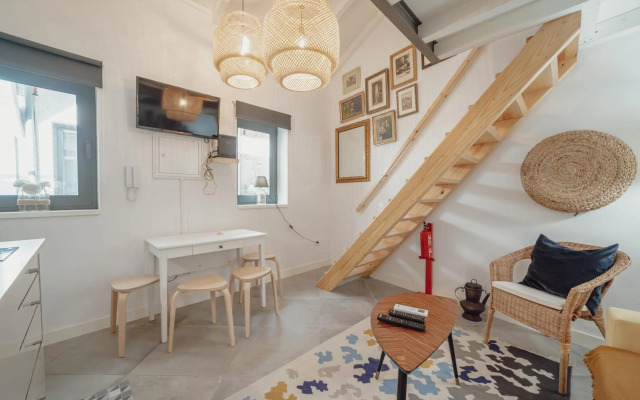 Mezzanine Stylish Apartment S