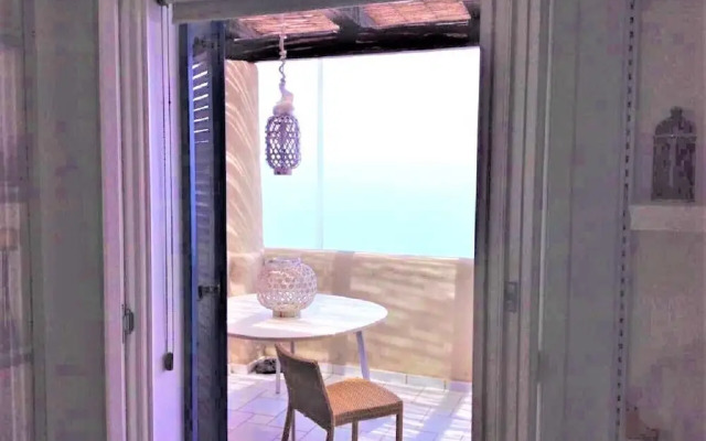 Seafront Apartment - Beach in front