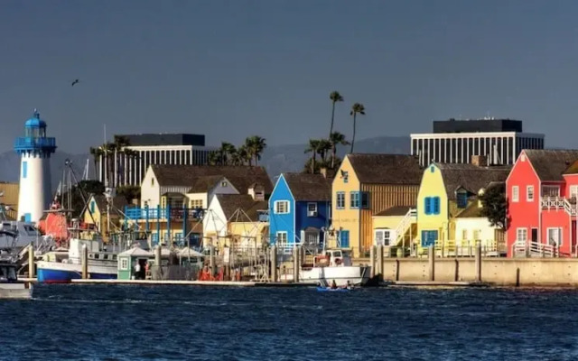 Luxury Space In the Marina