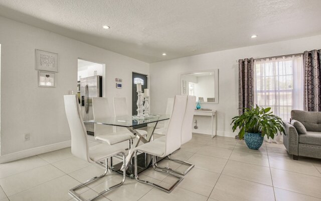 Sun-soaked Home w/ Pool in Lauderdale Lakes!
