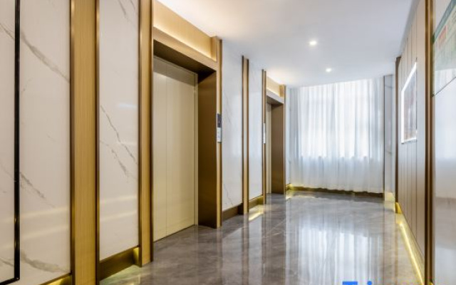 Jifeng International Hotel (Kuqa High-speed Rail Station Donghu Branch)