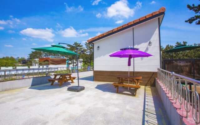 Taean Solbatgil Pension