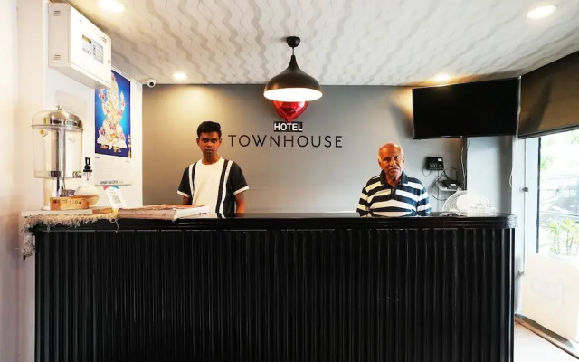 Hotel Townhouse @Udaipur City Railway Station