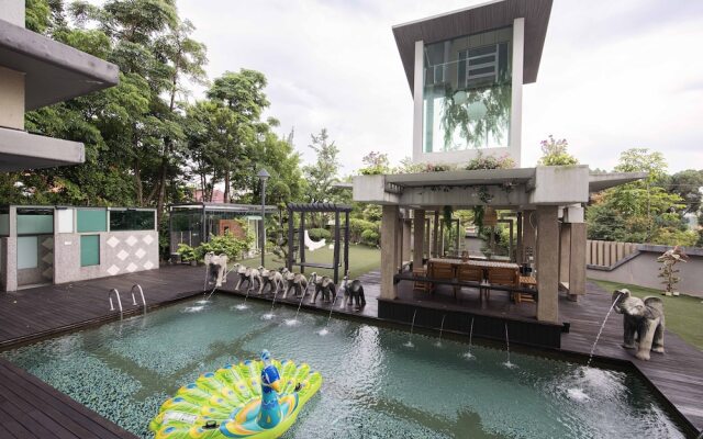 25000sqft Grand Luxe Villa PJ 13BR 42Pax