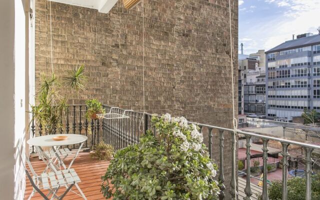 Spacious and luminous flat with balcony