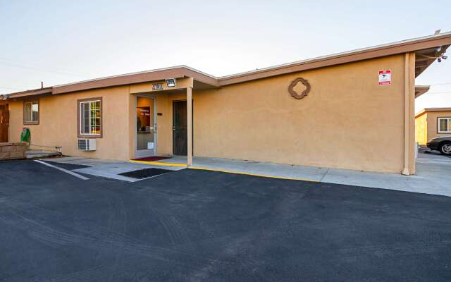 Motel 6 on Maple