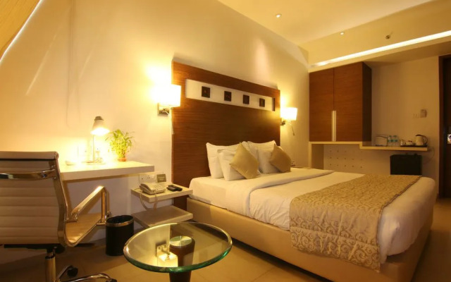 OYO Premium Andheri East Seepz