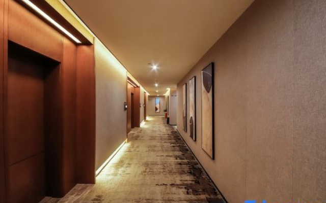 Wutong Hotel (Yingbin Road, Wanda Plaza, Huiji, Zhengzhou)