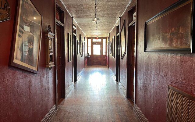 The Oliver House - Adults Only