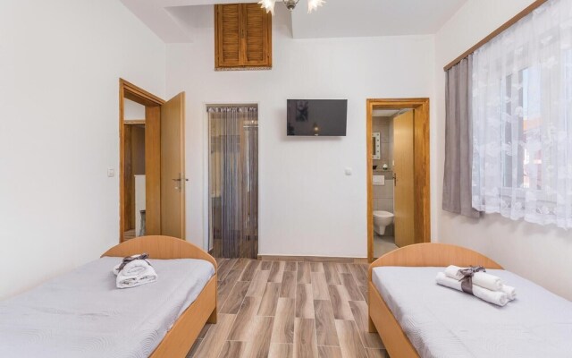 Stunning Home in Nedescina With Wifi and 4 Bedrooms