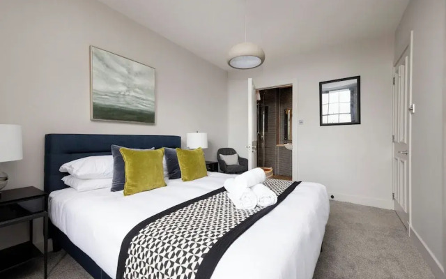 Stylish 2-bed flat in New Town