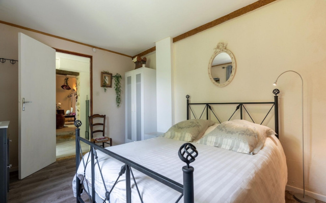 Majestic Holiday Home in Laroque With hot tub