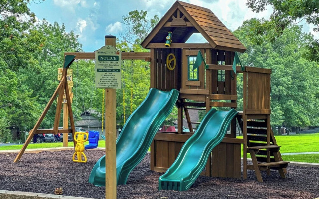 Osage Beach Home: Deck, Pool Access