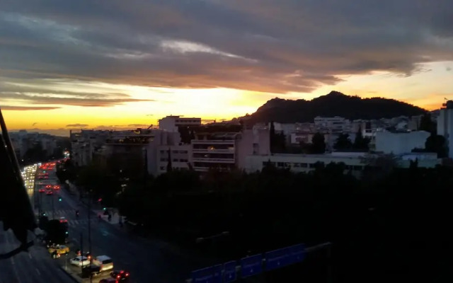 Luxurious 4 Bdrm 3Bath Apt 1- Athens