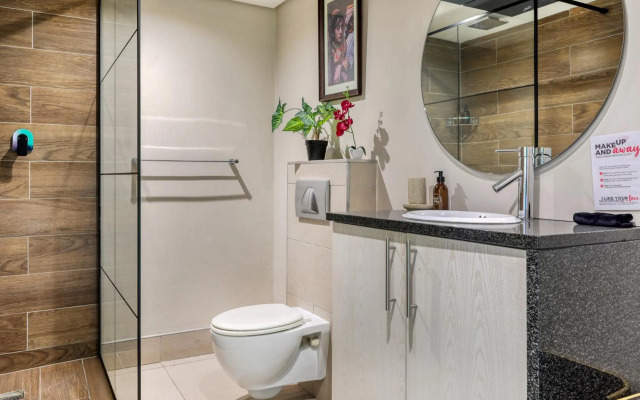 Authentic Cape Town Apartment near the Silo District