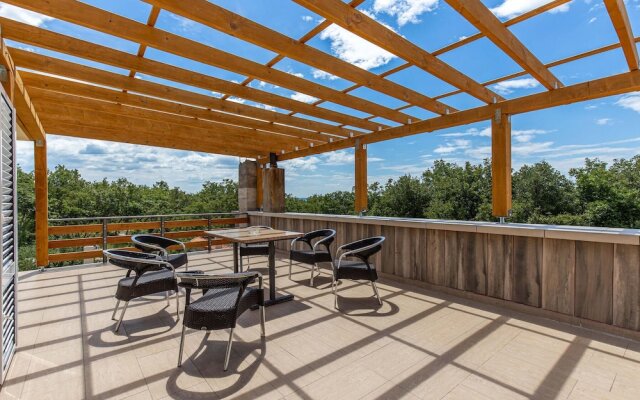 Stunning Home in Smrika With Wifi and 3 Bedrooms