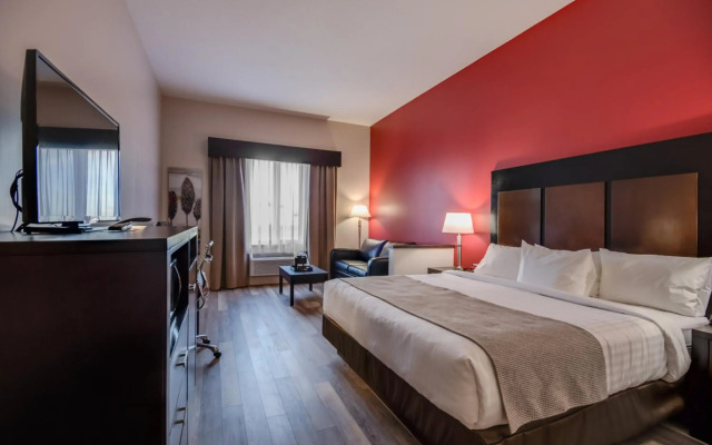 Econo Lodge Inn & Suites