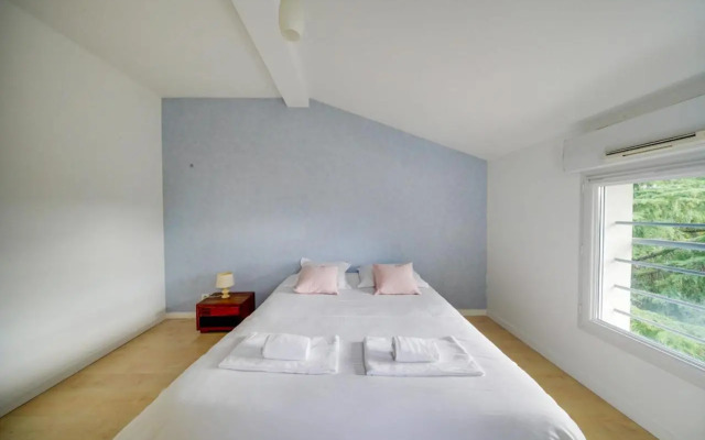 Nice apartment Mérignac with terrace and parking