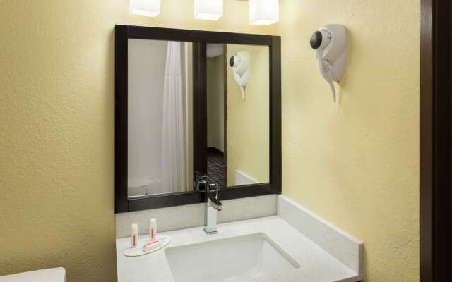 Super 8 by Wyndham Marietta