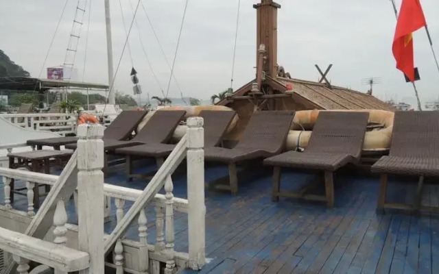 Halong Party Cruises