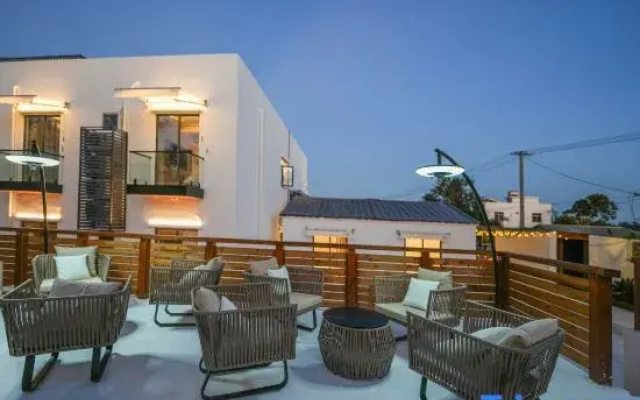 Phoenix · Xiugu Valley Pool Boutique Retreat
