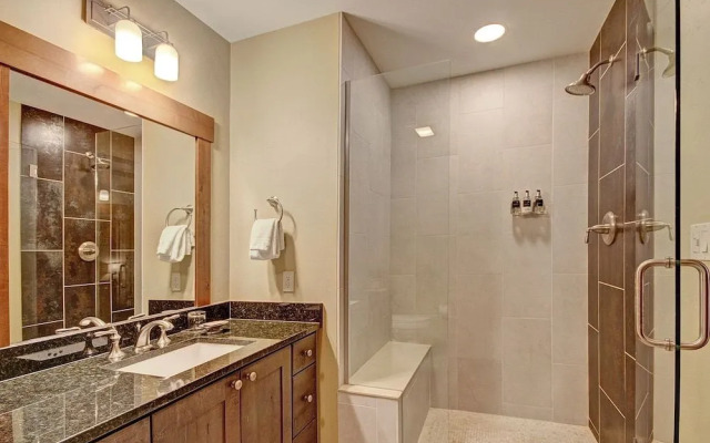 One Ski Hill Place S8309