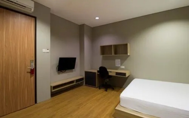 RedDoorz Plus @ Permata Karawaci