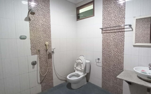 RedDoorz near Poso City Mall