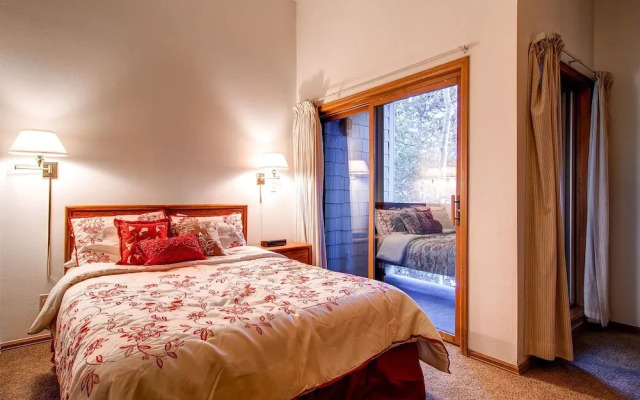 2 Bedroom Shuttle-In/Shuttle-Out Village View Hot Tub-Common