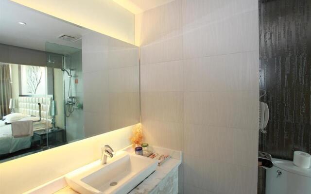Kunming Long Way Hotel